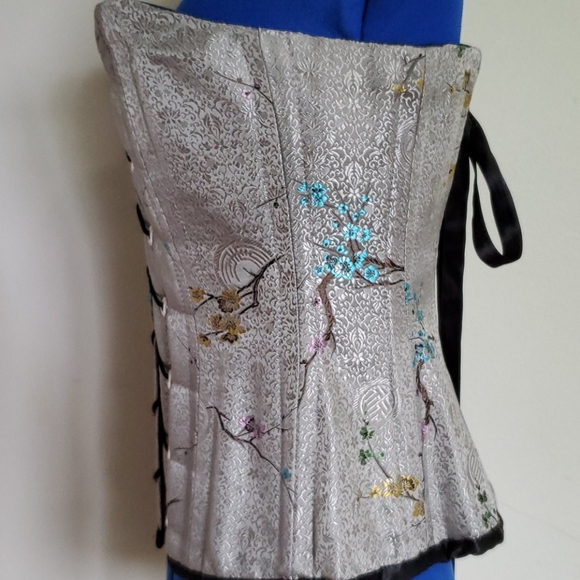 Grey silk overbust corset - Picture 3 of 3